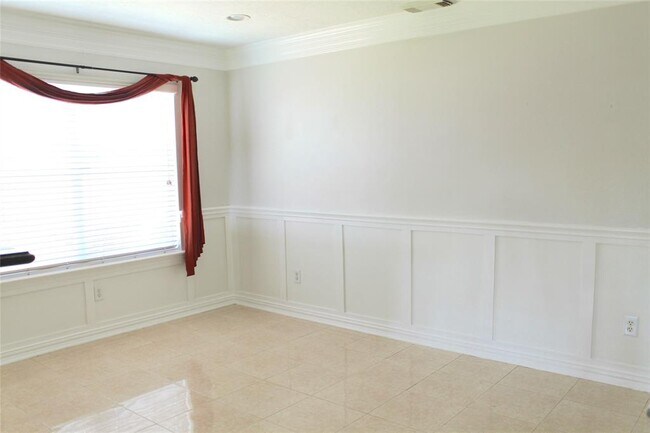 Building Photo - 2719 Meiko Dr