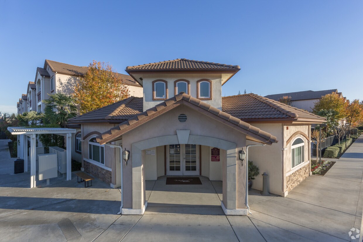 Westwood BluffsA 55+ Community Apartments Fresno, CA