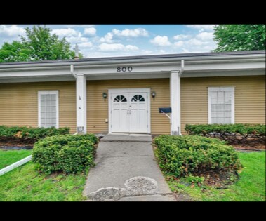 Primary Photo - 800 East Ave