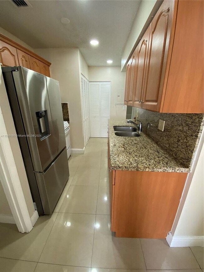 Foto del edificio - 18312 NW 68th Ave