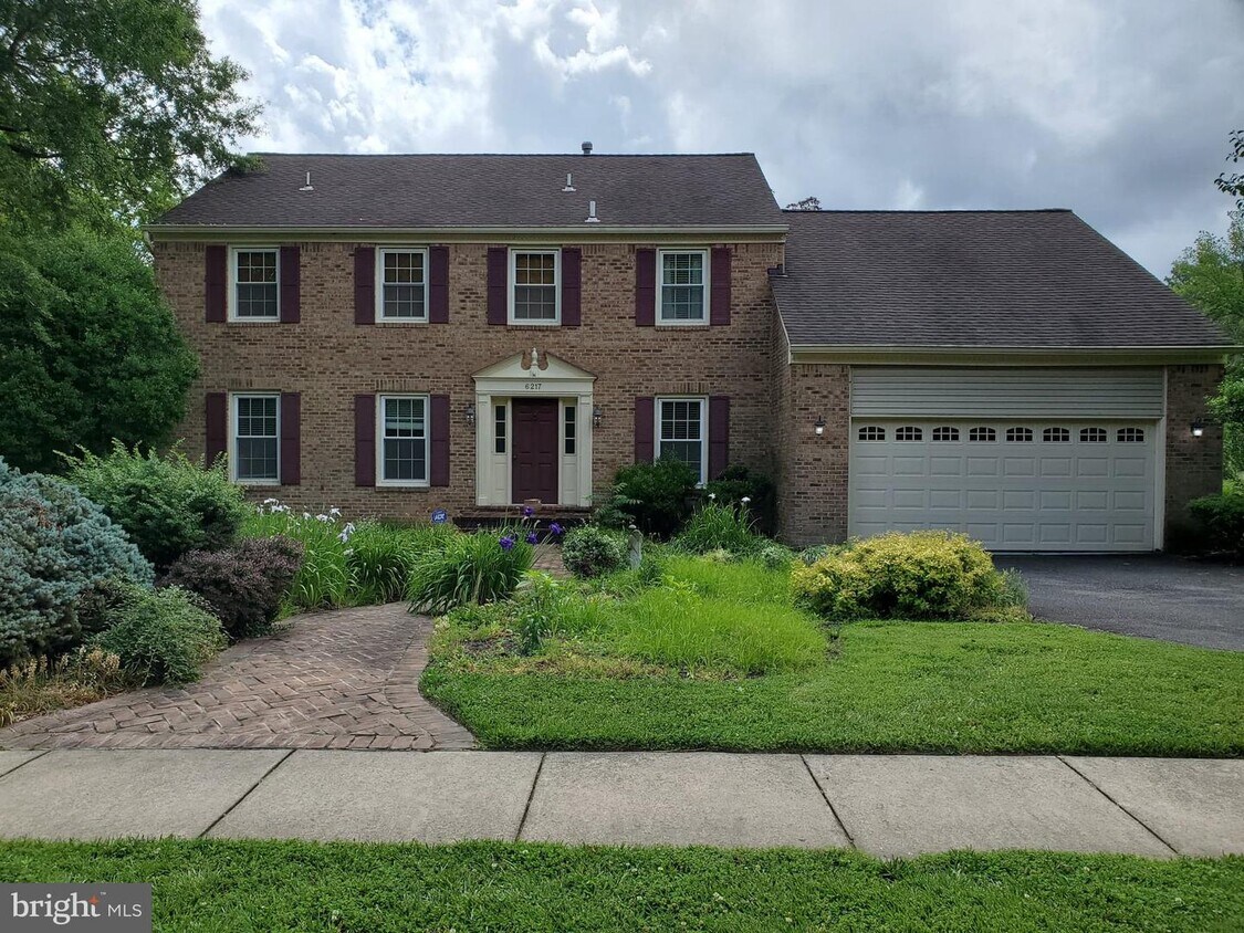 Foto del edificio - 6217 Homespun Ln
