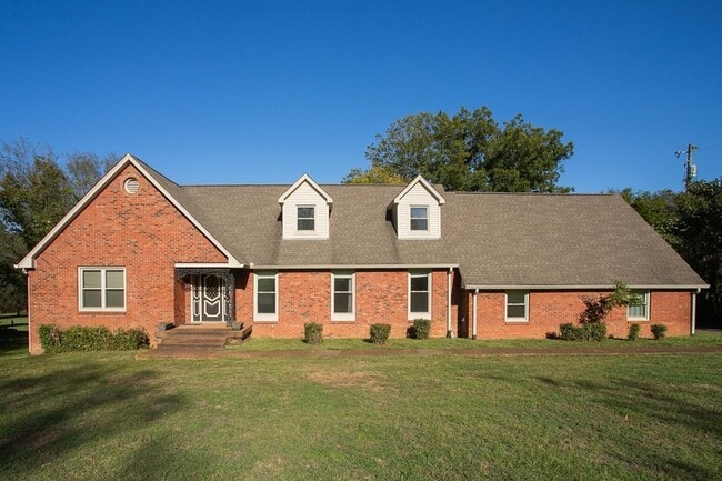 Building Photo - 2425 Mansker Dr