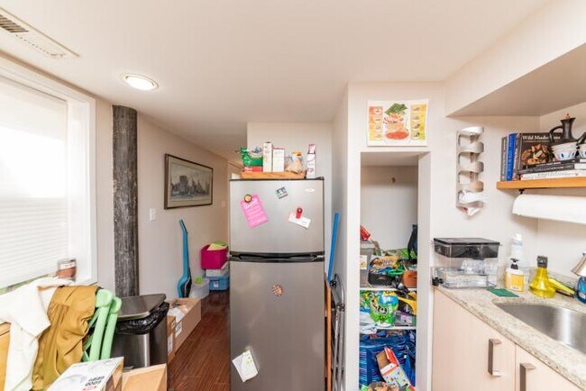 Building Photo - 2 bedroom in Chicago IL 60647