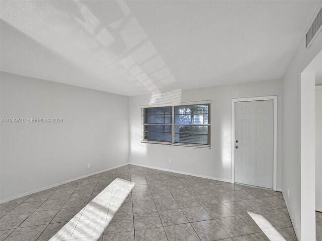 Foto del edificio - 1100 NE 9th Ave