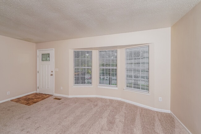 Building Photo - 5938 Dewey Heights Rd