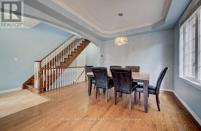 Photo du bâtiment - 923 McNeil Dr