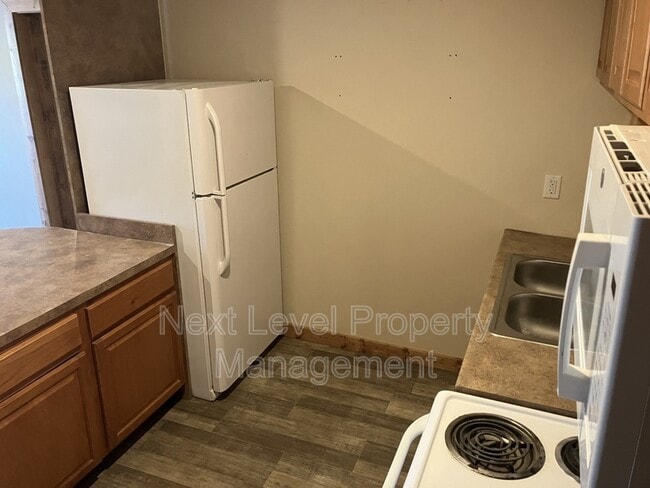 Building Photo - 9 River Rd