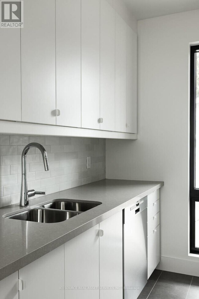 Photo du bâtiment - 411 Annette St