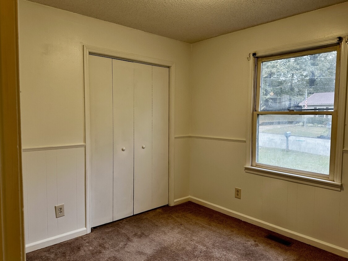 Primary Photo - 105 Bucy Cir