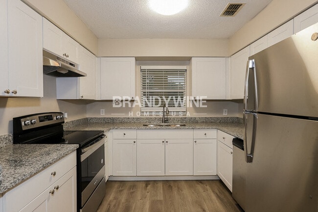 Building Photo - 1603 1st St SE