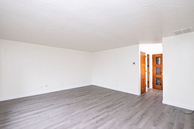 Foto del edificio - Milwaukie Duplex with Garage
