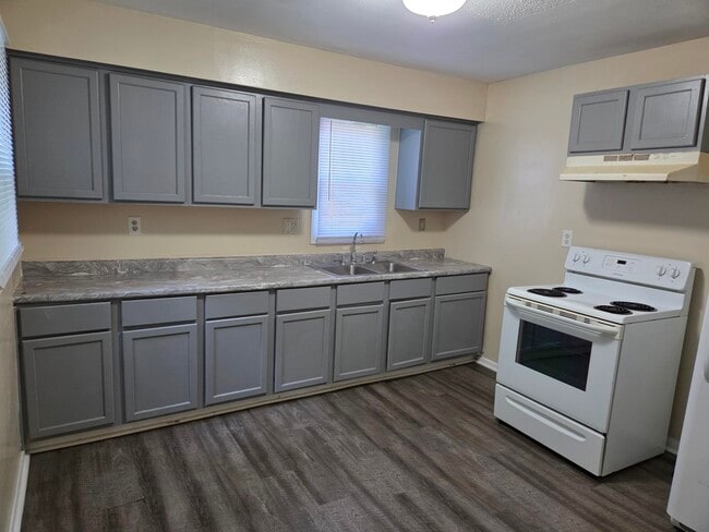 Foto del edificio - 1347 N Thomas Ave