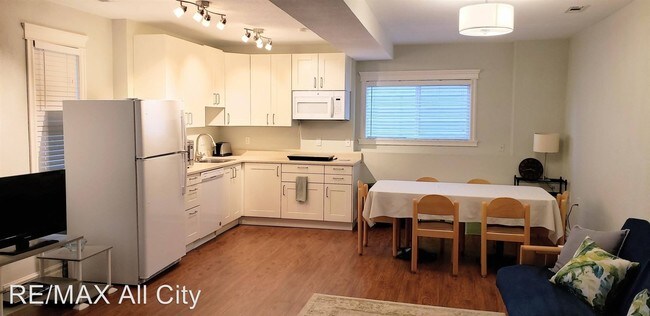 Foto del edificio - 2 br, 1 bath House - 24031 26th Ave S