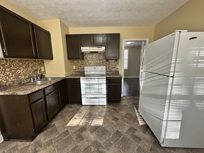 Building Photo - 1410 Irwin Ave