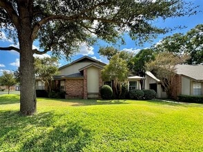 Building Photo - 1423 W Braker Ln