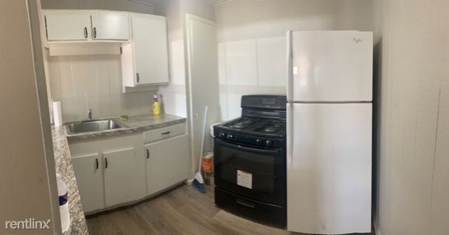 Building Photo - 1 br, 1 bath House - 911 College Ave