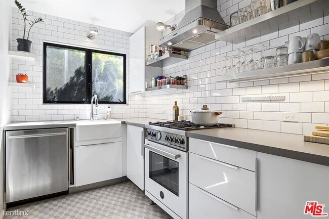 Foto del edificio - 1 br, 1 bath Condo - 723 Euclid St Apt D