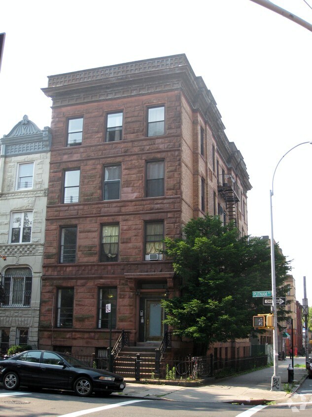 Building Photo - 654 Putnam Ave