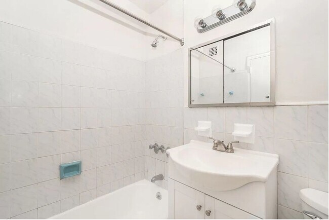 Foto del edificio - Nicely renovated one bedroom one bathroom
