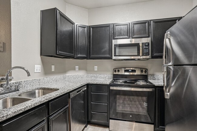 Foto del edificio - Bridford Lake Apartments