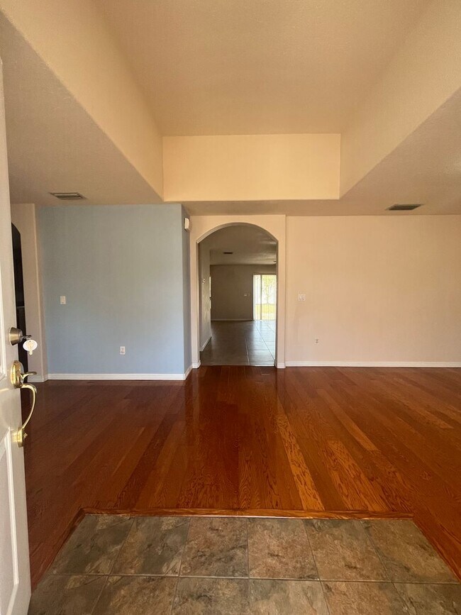 Foto del edificio - Beautiful Open Floor Plan 4 bedrom 2 Bath!