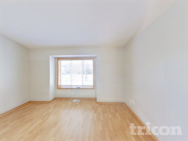 Building Photo - 2739 Zumbrota Cir NE