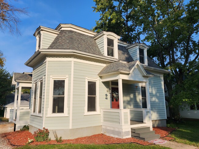 Building Photo - 710 Clay St