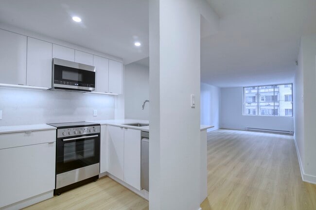 Building Photo - 2285 Rue St Mathieu