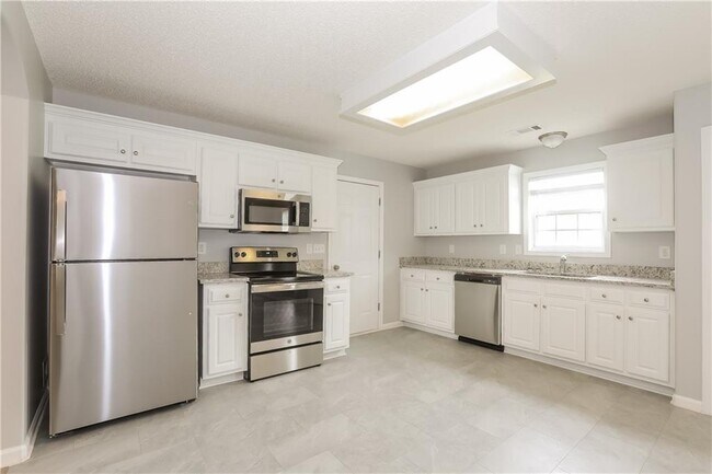 Building Photo - 1303 Princess Dr