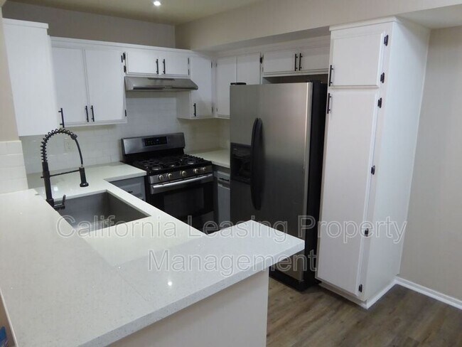 Building Photo - 24429 Valle Del Oro