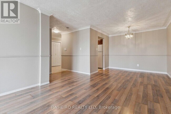 Building Photo - 727 Deveron Crescent