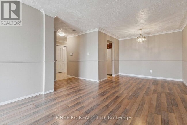 Photo du bâtiment - 727 Deveron Crescent