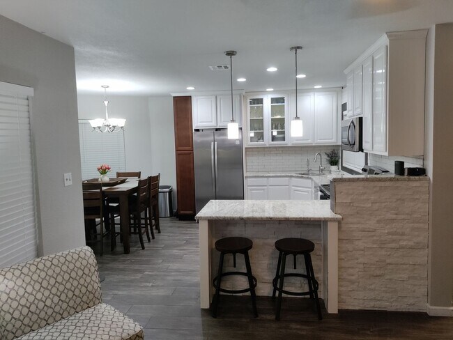 Foto del edificio - 5230 E Brown Rd