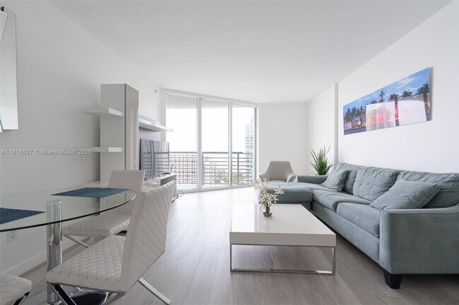 Foto del edificio - 335 S Biscayne Blvd
