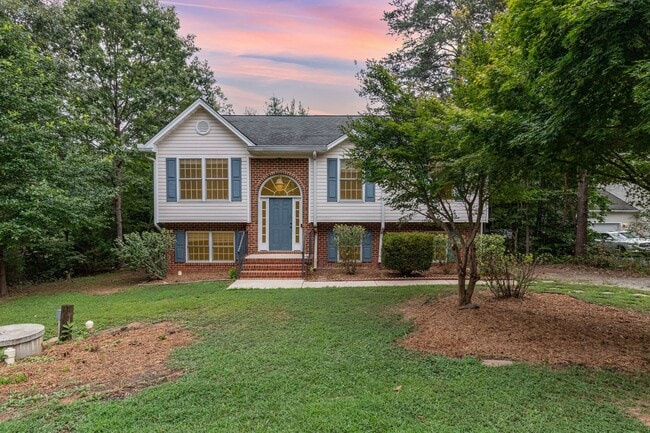 Building Photo - Remodeled 3-Bed in Lake Land’Or – Pond Vie...