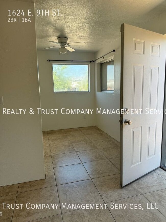 Building Photo - 1624 E 9th St