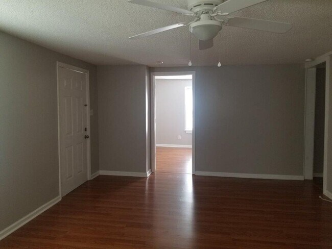 Building Photo - 7686 US 13 Lagrange