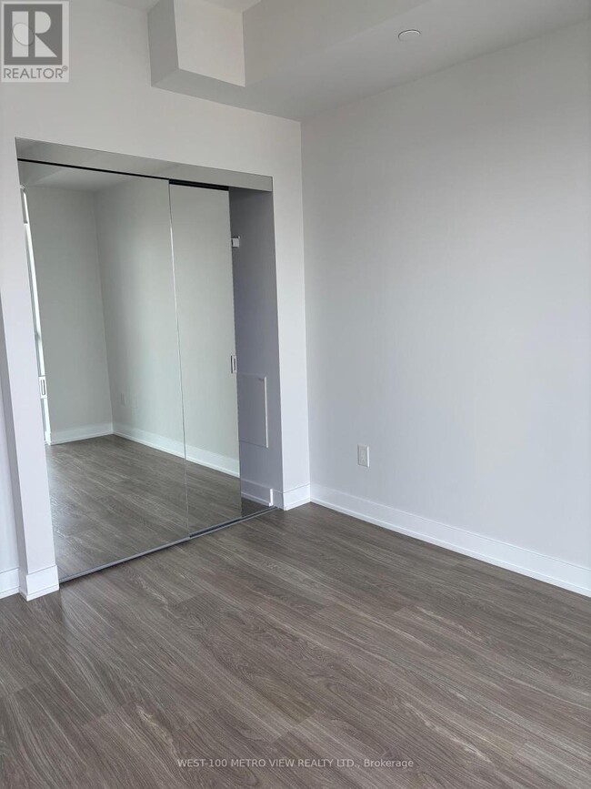 Building Photo - 430-3430 Square One Dr