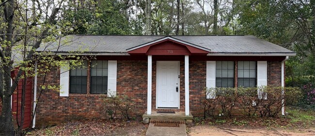 Foto del edificio - 753 Livingston Ct