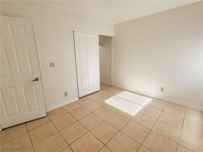 Building Photo - 5265 Indian River Dr
