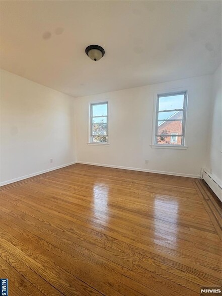 Building Photo - 688 Kingsland Ave
