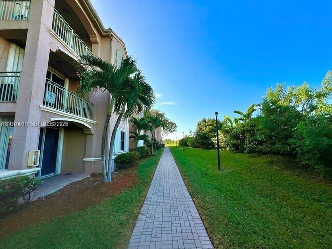 Foto del edificio - 6560 NW 114th Ave