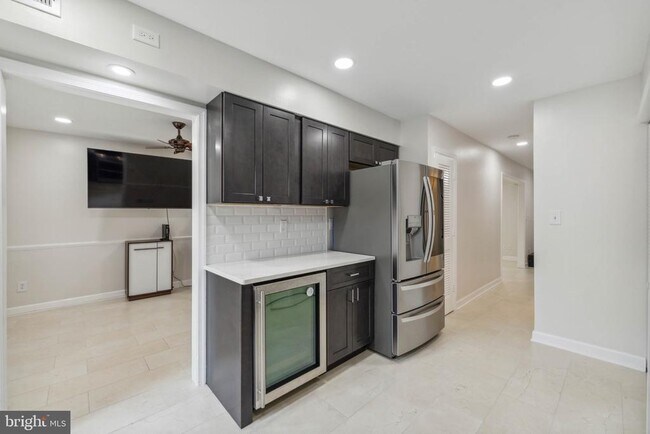 Building Photo - 6008 Waterbury Ct