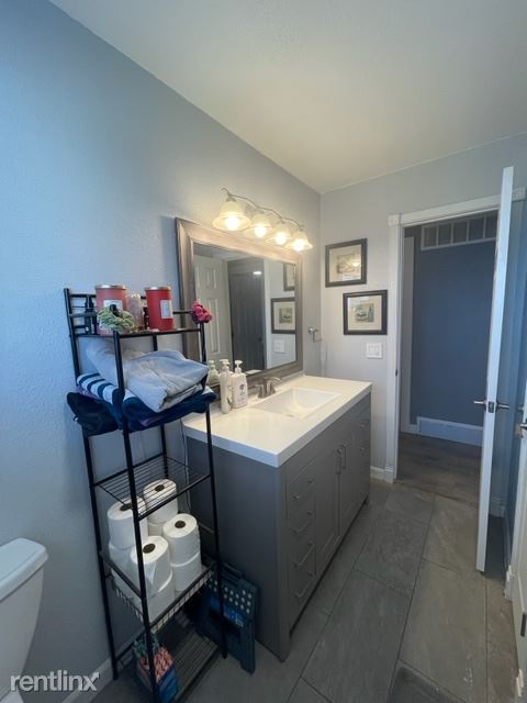 Building Photo - 3 br, 1 bath House - 9380 Green Ct