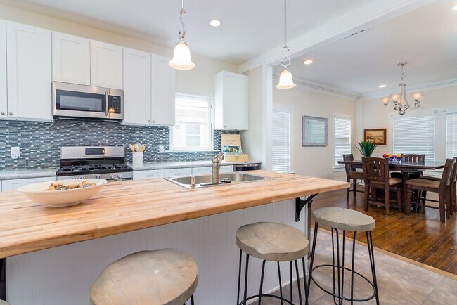 Foto del edificio - 418 E Myrtle St