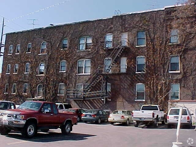 Foto del edificio - Maplehurst Apartment Building