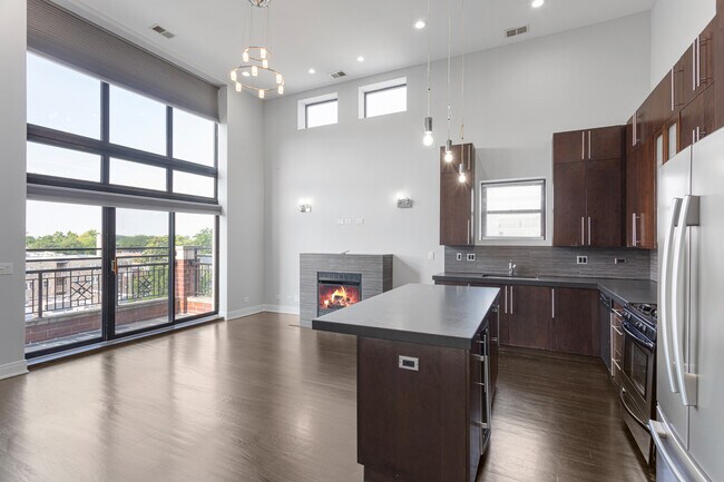 Foto del edificio - 1412 W Morse Ave