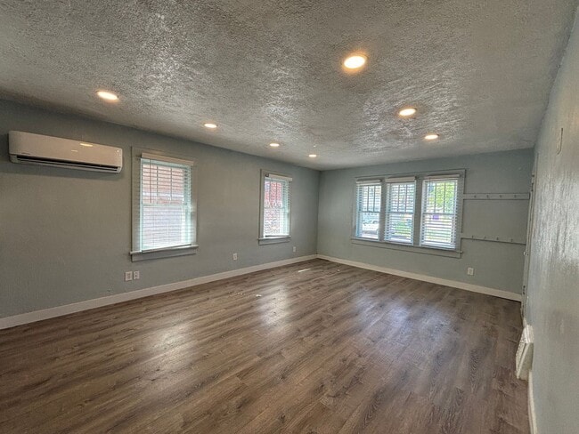 Building Photo - 428 N 10th Ave