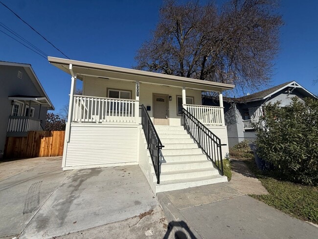 Building Photo - 3 Bed| 2 Bath | 1153 SF | Private Driveway | Single Story | Tenant pays $175 monthly for WS&G