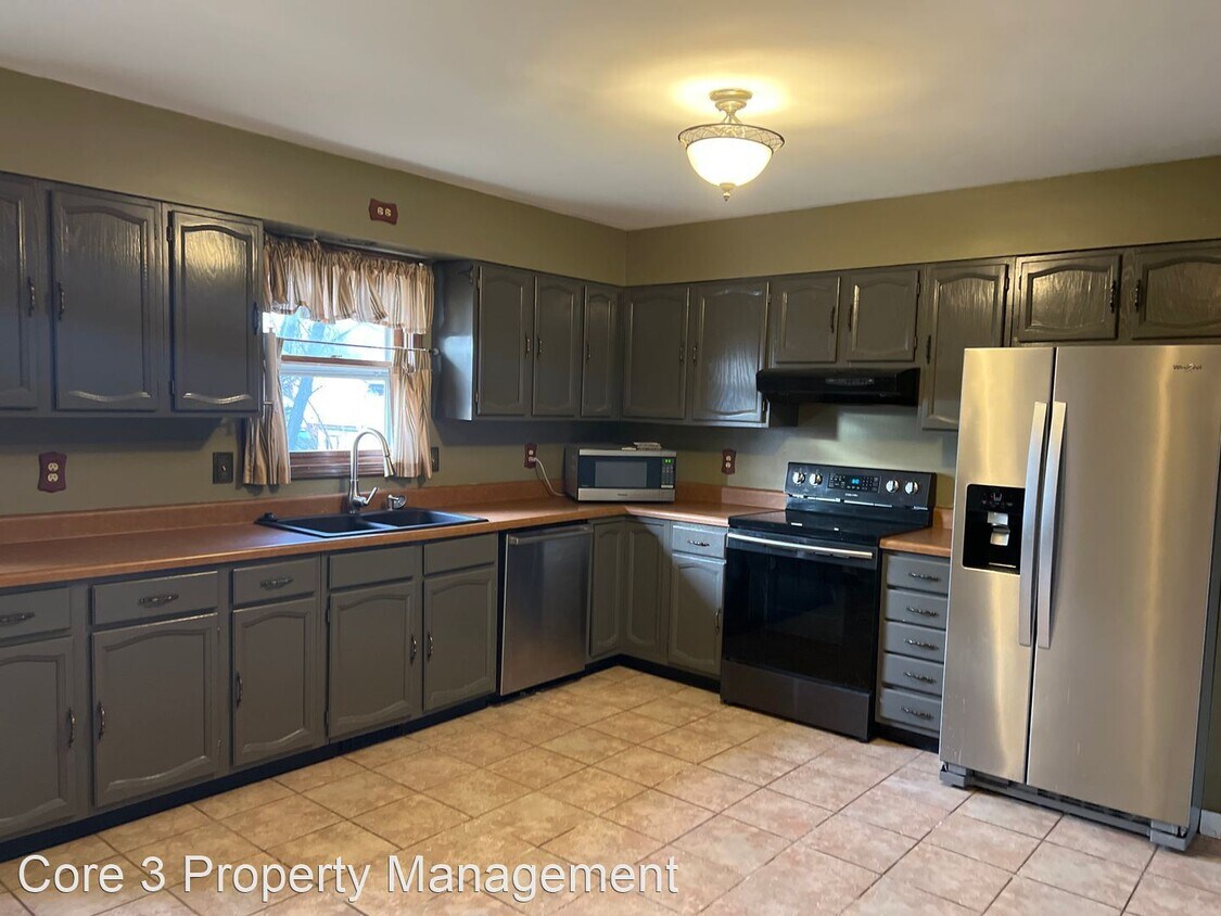 Primary Photo - 4 br, 2.5 bath House - 2908 E Griffiths
